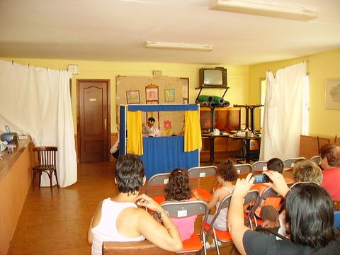 Público asistiendo a una función de guiñol
